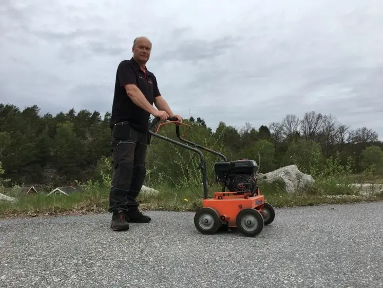 Hyr mossrivare hos Andrésen Skog & Trädgård