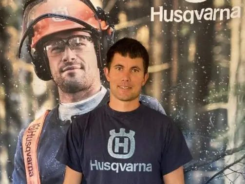 Kim som arbetar med försäljning och kundservice