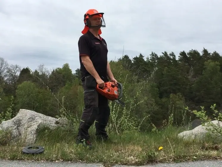 Service motorsåg hos Andresen Skog och Trädgård